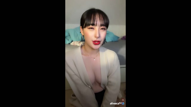 자꾸만 보게 되는 웅지니의 아찔한 플러팅 영상   (1)  bj