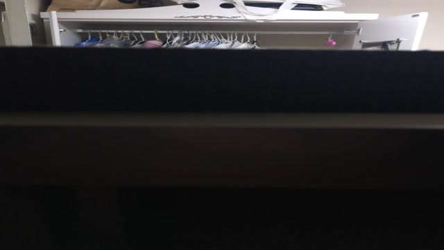 내 여자친구가 천천히 옷을 벗어던지는 풀 버전 여기 있