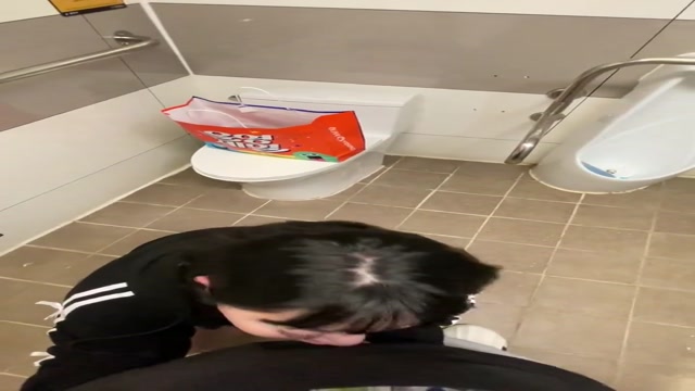 매번 다른 여자랑 하면 질릴 틈이 없거든    (10)