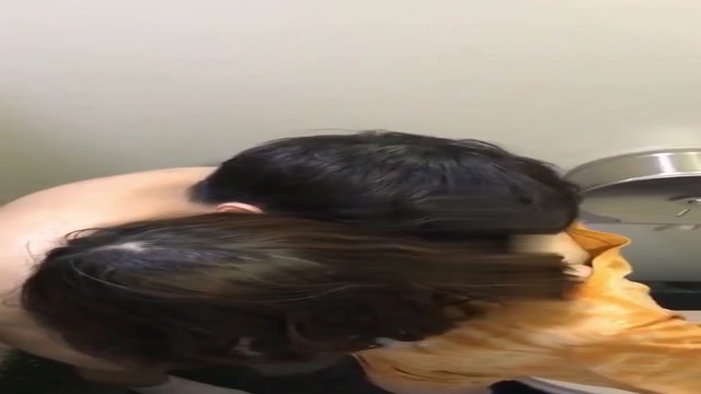 클럽 화장실에서 떡치는 커플