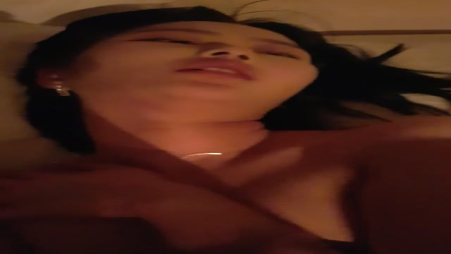 남친의 요구에 부끄럼타는 경아