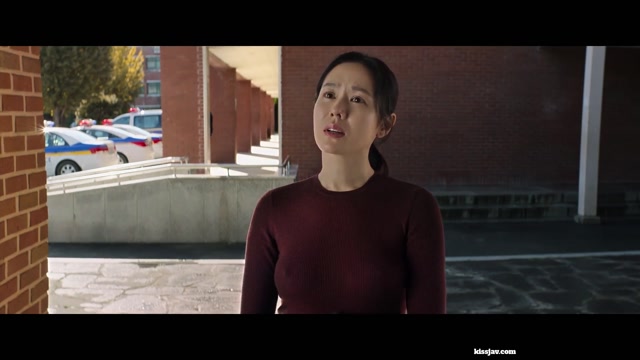 어쩔수가없다 손예진 노브라 장면 컷