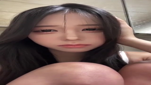 소은이 화장실에서 보지노출 라이브