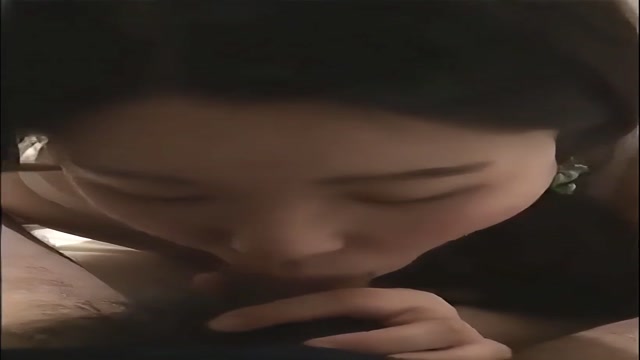 고환까지 빨아주는 귀여운 여친